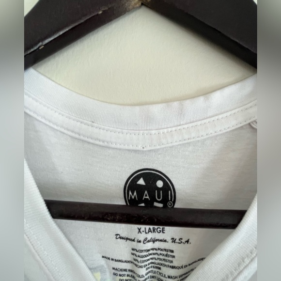 Maui and Sons XL Mens t-shirt. Graphic on Back - Picture 4 of 6